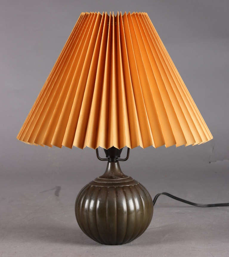 A pair of table lamp by Just Andersen.
Patinated disco metal. Marked on the bottom- Just Denmark 1633.
Measures: Diameter 5.5