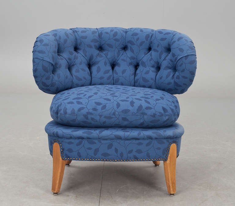La chaise conçue par Otto Schulz, produite par Jilo Mobler, Suède.
W-33'; H-30