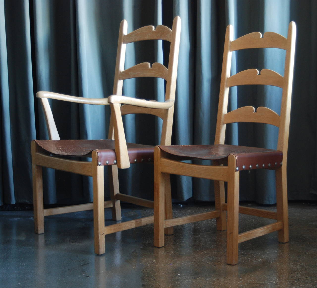 Suédois Ensemble de 6 chaises de salle à manger en chêne cérusé d'Axel Einar Hjorth, vers 1940 en vente