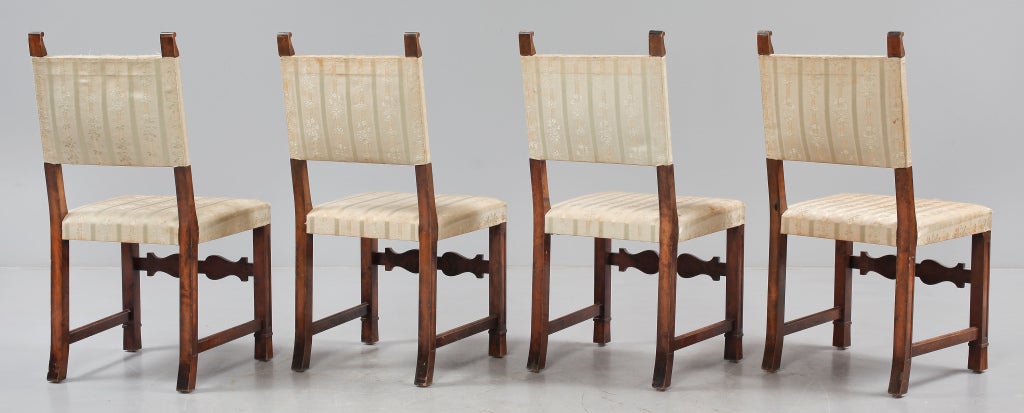 Set of four chairs by Axel Einor Horth for Bodafors. Sweden, circa 1925.
Excellent vintage condition, ready for reupholstery.
Reupholstery available upon request.
Dimensions: 19