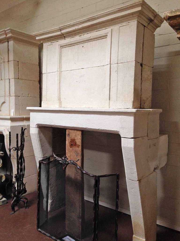 Circa 1800 Louis XIII Limestone Mantel In Good Condition In Dallas, TX