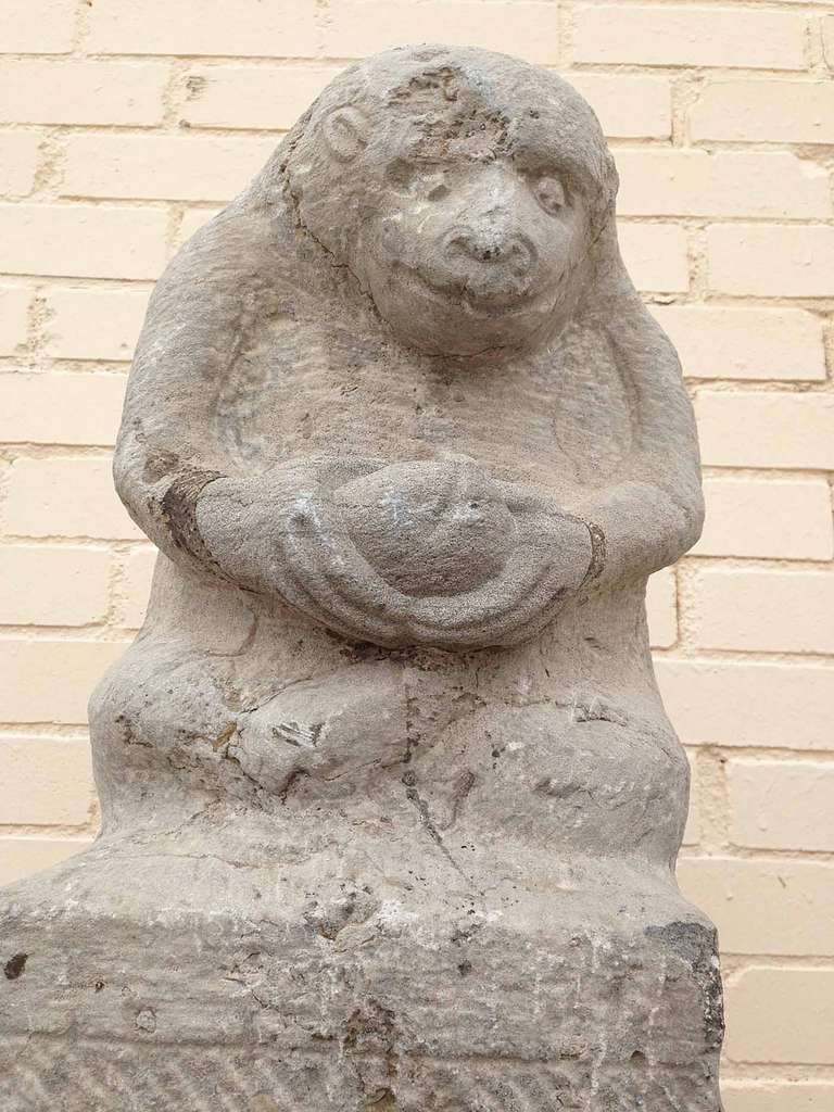Circa 1850 Set of Chinese Monkey Limestone Columns In Good Condition In Dallas, TX