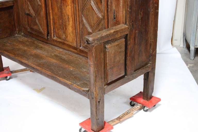 16th Century Spanish Oak Bench/ Cupboard In Excellent Condition In Dallas, TX