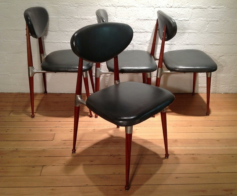 Fantastic Shelby Williams designed mid century chairs made of dark rosewood tone walnut and cast aluminum frame from the 1960s.
These chairs are all original,with vinyl covered seat and backrest. 
