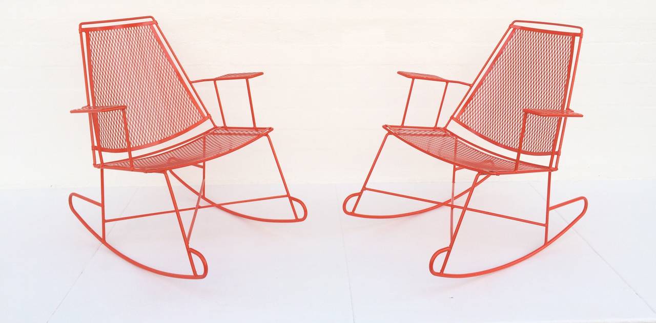 Rare Pair of Salterini Rockers with a Side Table In Excellent Condition In Palm Springs, CA