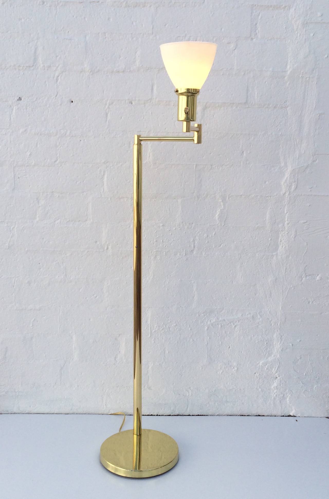 Late 20th Century Polished Brass Adjustable Floor Lamp by Walter Von Nessen
