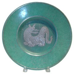 Plat Argenta avec dragon incrusté de métal argenté conçu par Wilhelm Kage 
