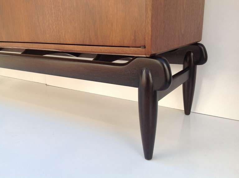 Walnut Buffet Designed by Greta Grossman for Glenn of California In Excellent Condition In Palm Springs, CA
