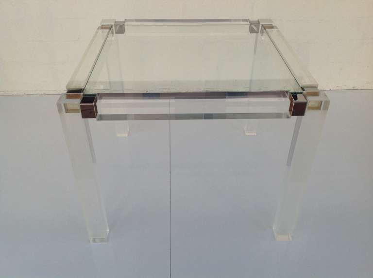 Américain Table d'appoint en acrylique et verre des années 1960 conçue par Charles Hollis Jones en vente
