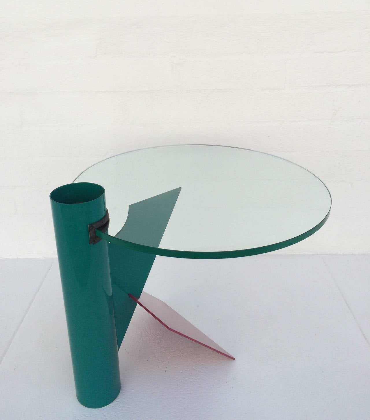 Beistelltisch im Memphis-Stil, ca. 1980er Jahre (Glas) im Angebot