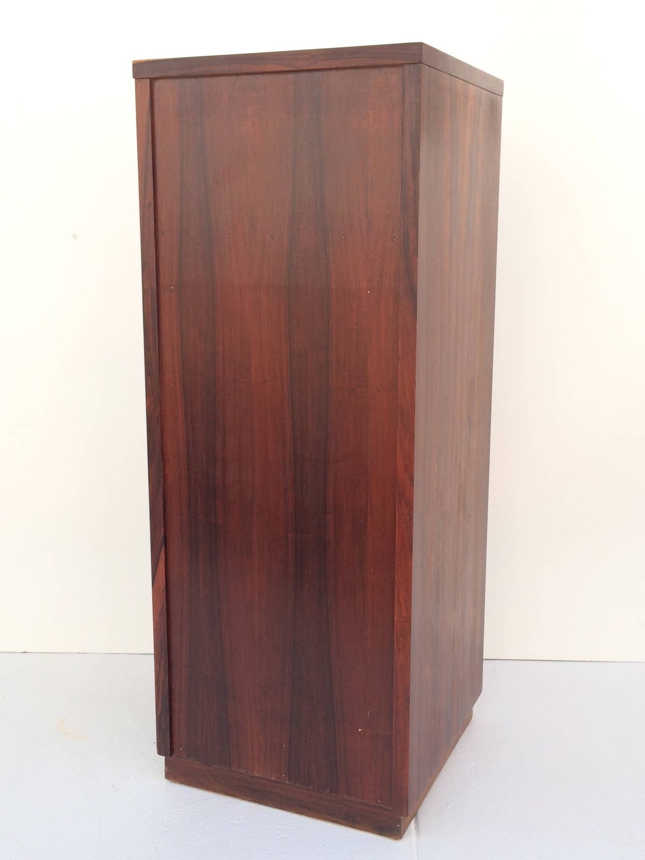 Veneer Rosewood Gentleman's Chest