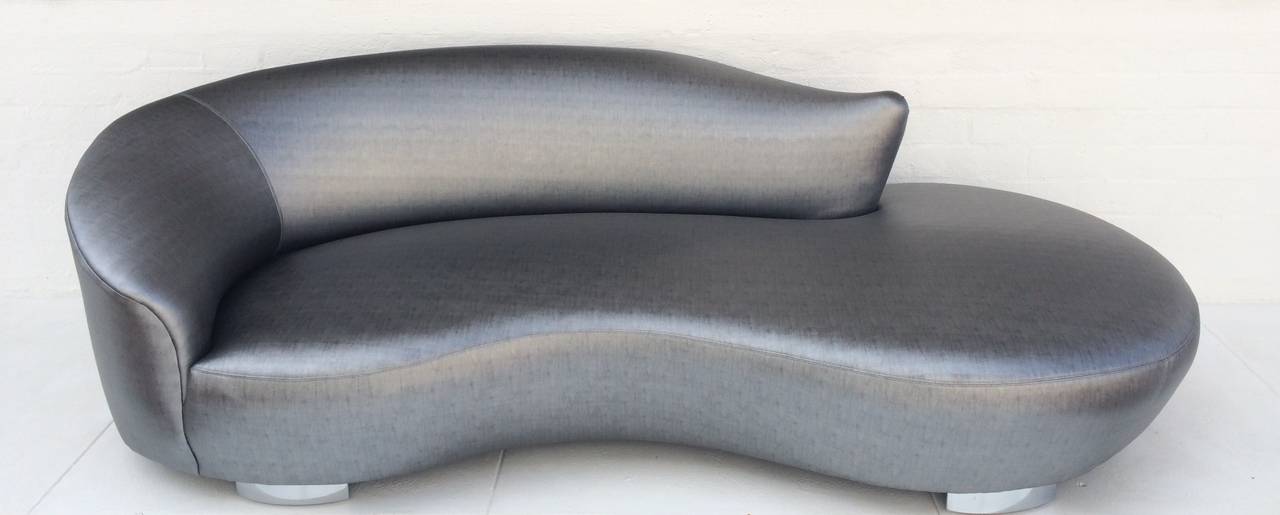 A stunning sculptural sofa designed by Vladimir Kagan for Directional.
Newly reupholster in silver sheen fabric.
Polished chrome legs.