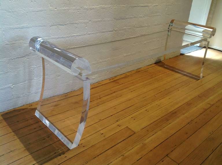 This gorgeous bench is solid heavy acrylic and very well made.
Included is a custom made cushion.

