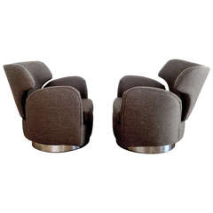 Pair of Swivel Club Chairs designed by Milo Baughman for Thayer Coggin