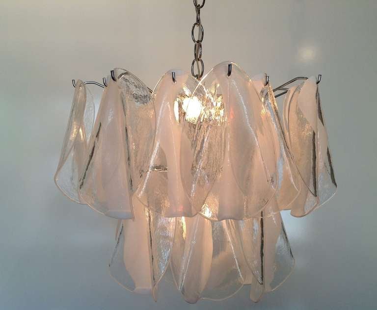 Mazzega Murano Hand Blown White Feather Chandelier In Excellent Condition In Palm Springs, CA