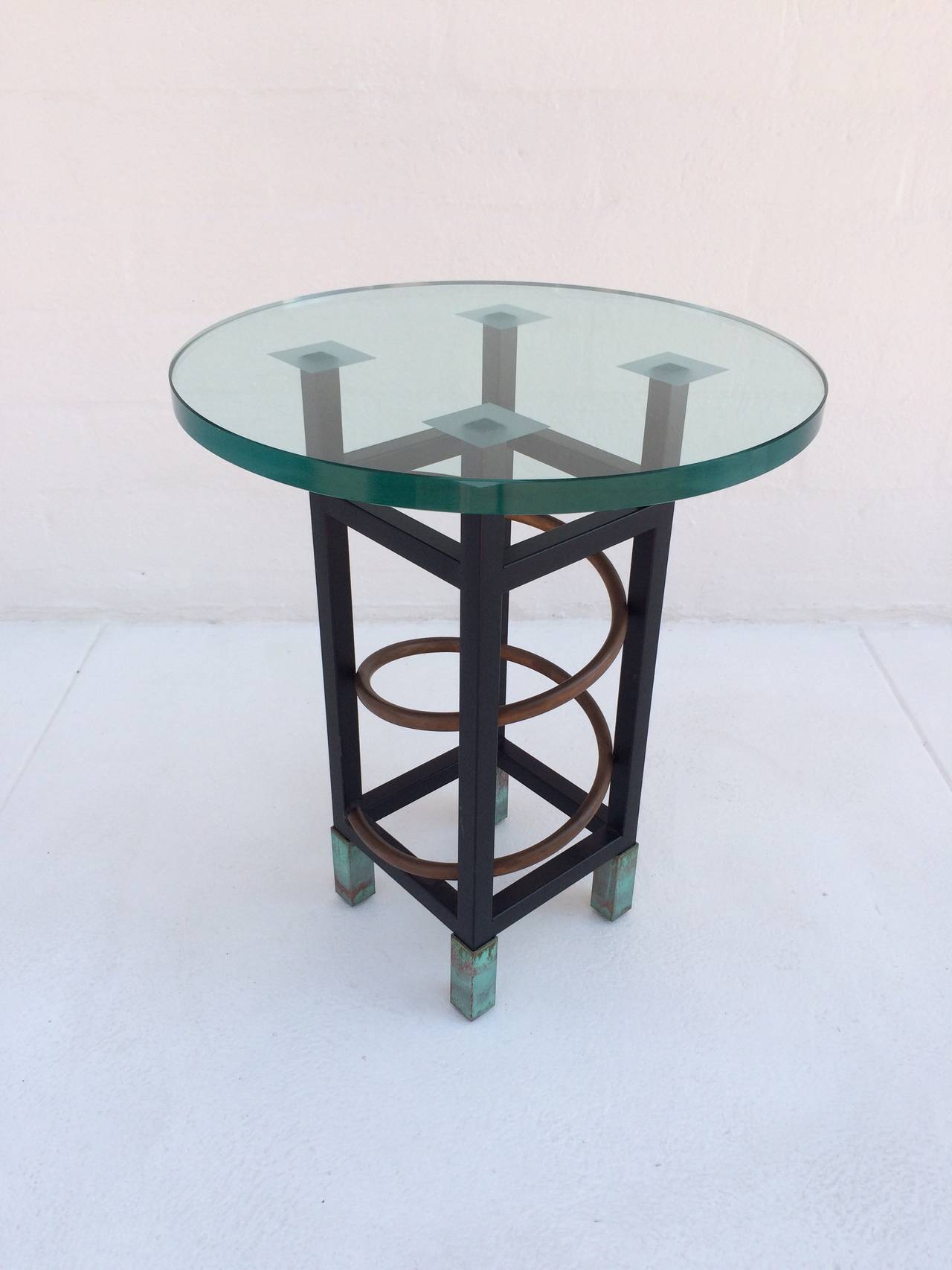 Memphis Period Occasional Table In Excellent Condition For Sale In Palm Springs, CA