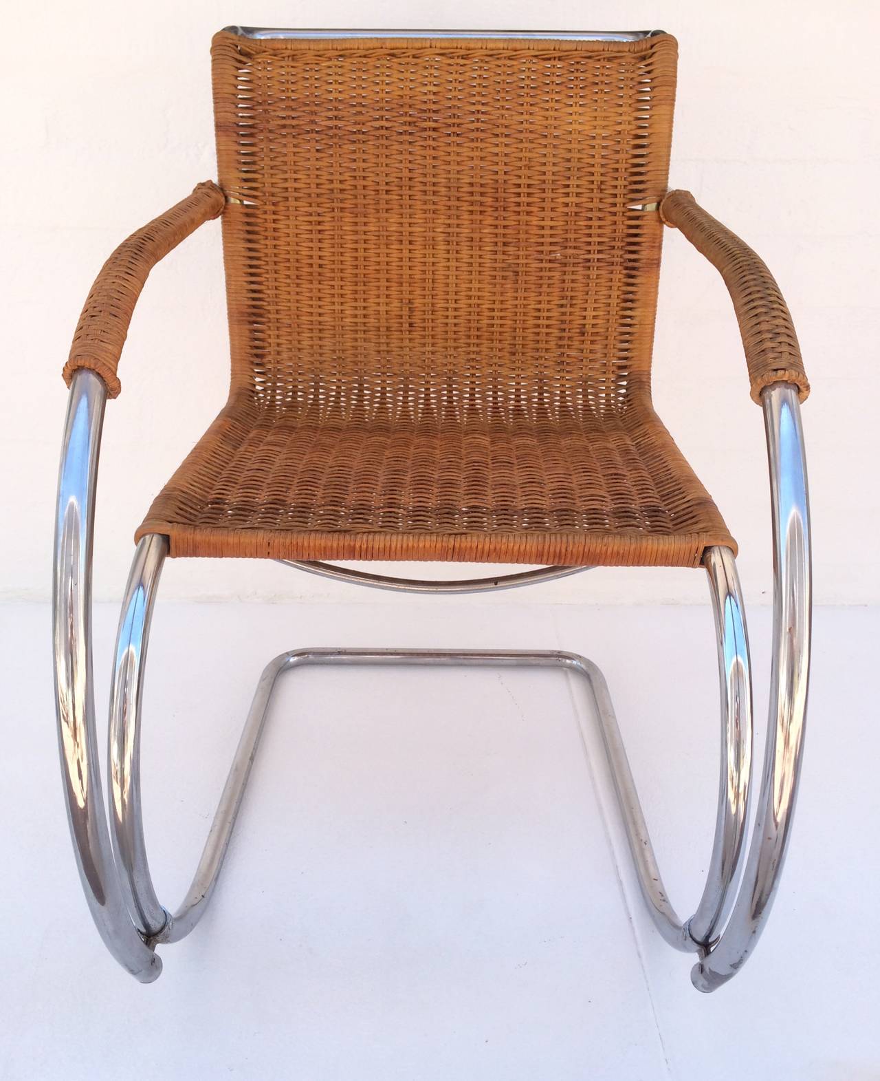 Mid-Century Modern MR20 Lounge Chair by Ludwig Mies van der Rohe