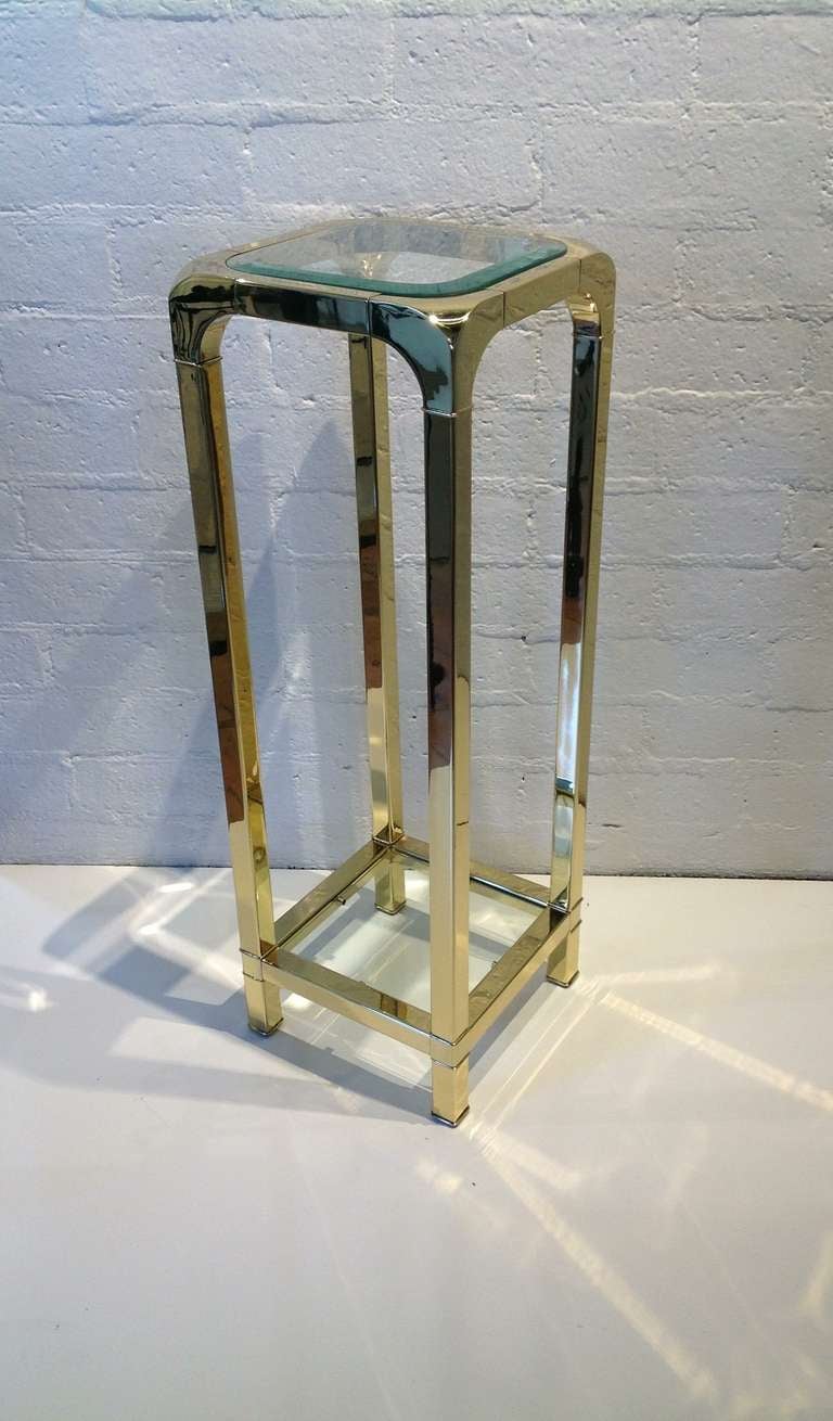 This  stand was just pick up from our Plater and it is gorgeous!
The polished brass looks stunning!
Glass insets at the top and bottom.