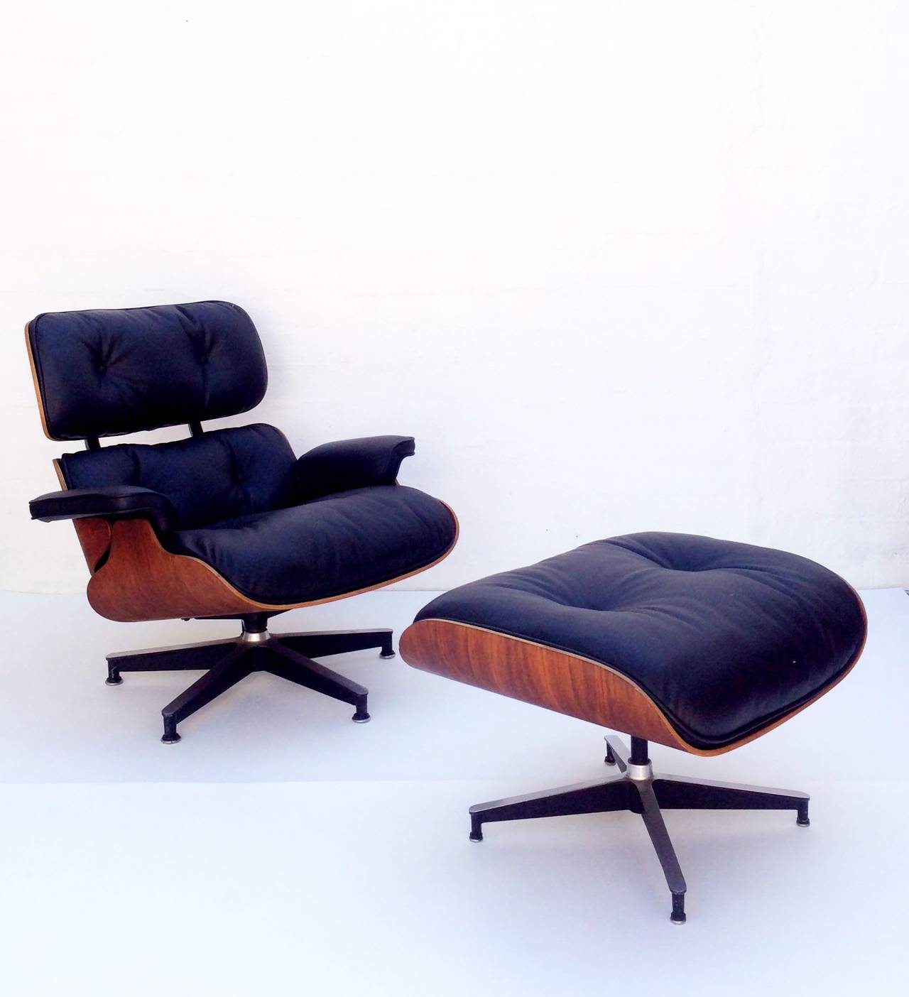 Mid-20th Century Pair of Early Eames Rosewood 670 & 671 Lounges Chairs with Ottomans
