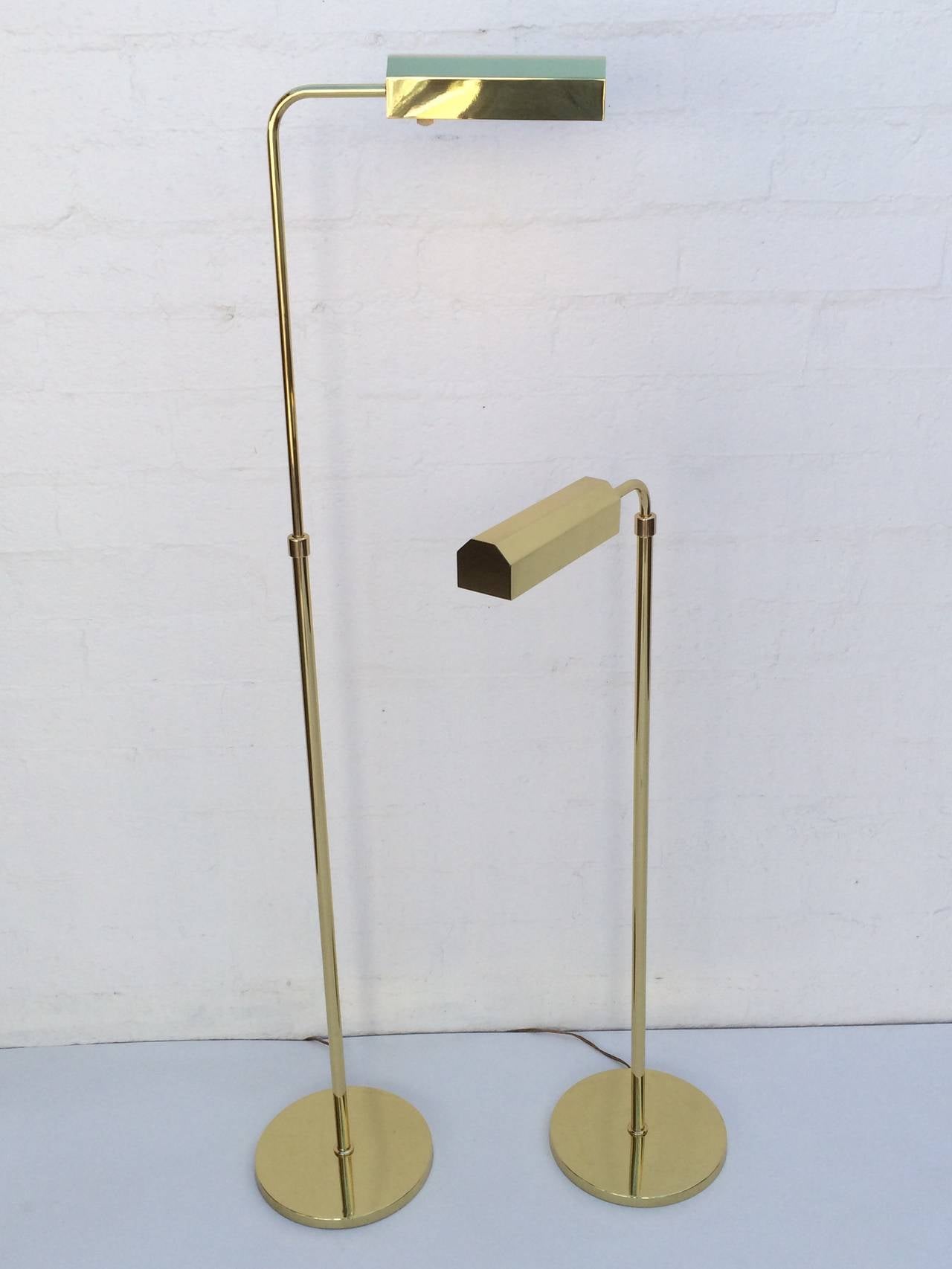 A pair of adjustable floor lamps made in the 1970s.
Newly professionally polished brass.
Newly rewired.
These lamps have built-in dimmers. 

Measures: 57