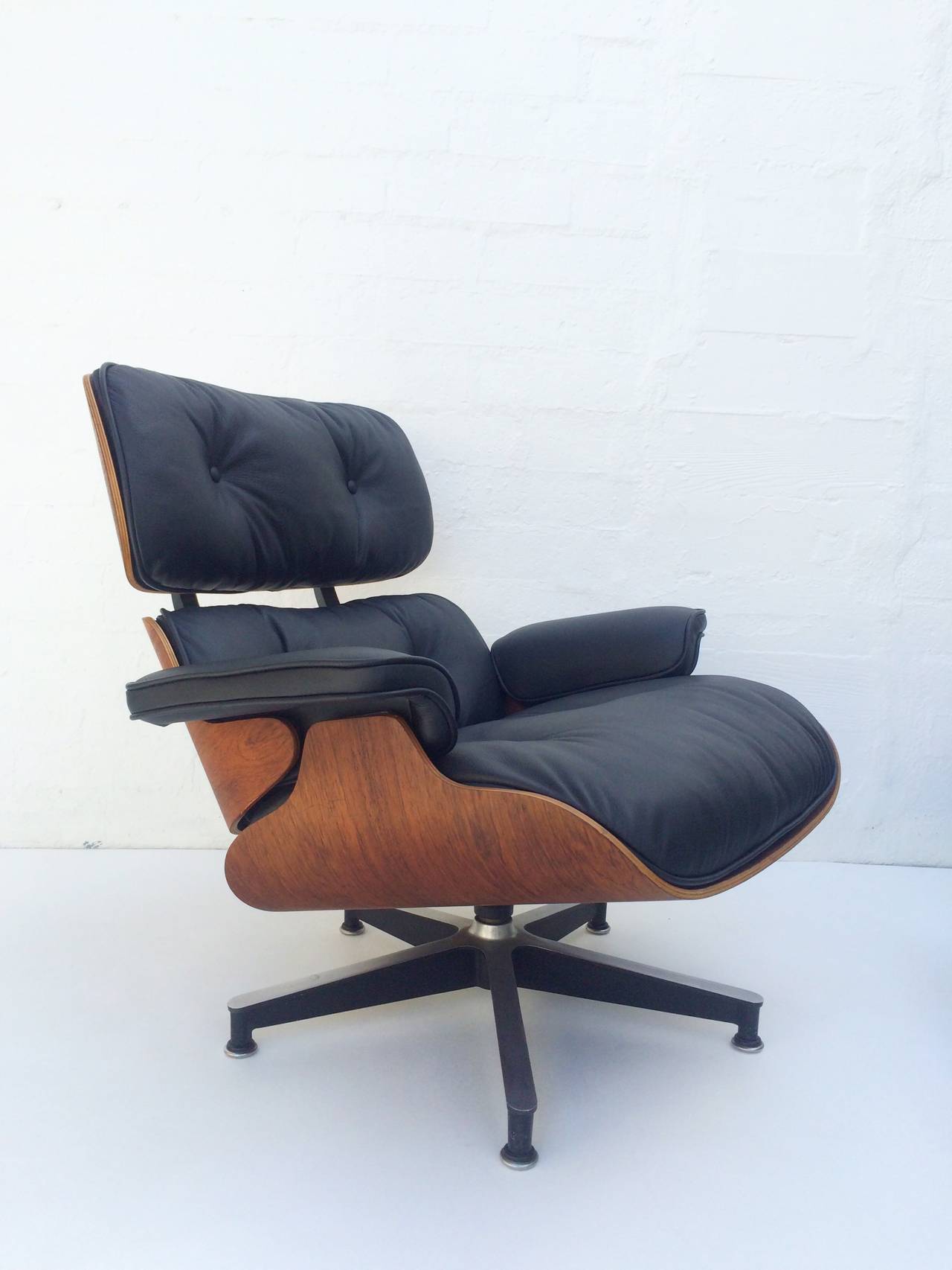 Aluminum Early Rosewood Eames Lounge Chairs with Ottoman