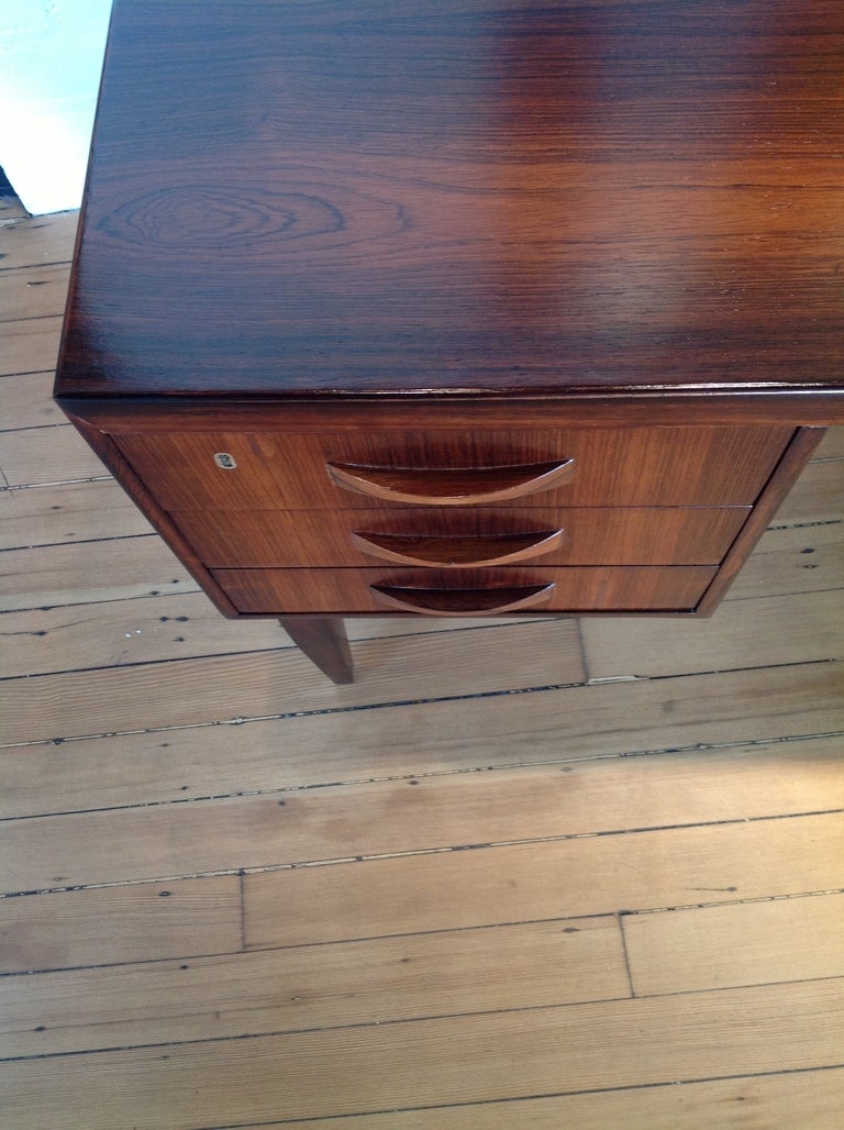 Rosewood 'Mad Men' Desk In Good Condition In Palm Springs, CA