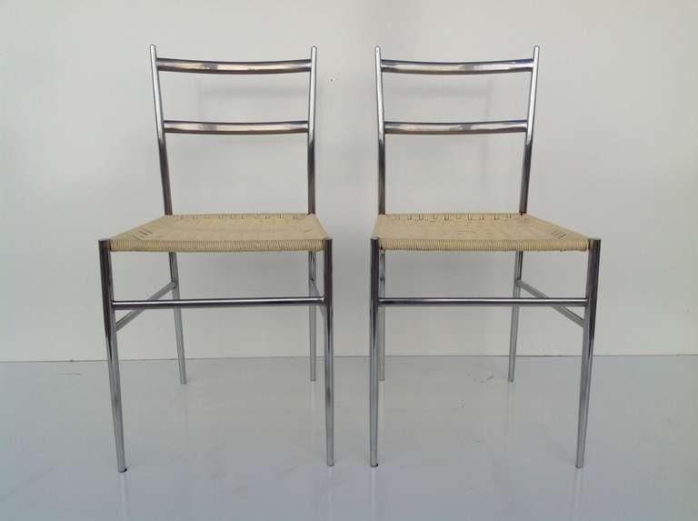 Ein Paar verchromte Stühle, Gio Ponti zugeschrieben (Italienisch) im Angebot
