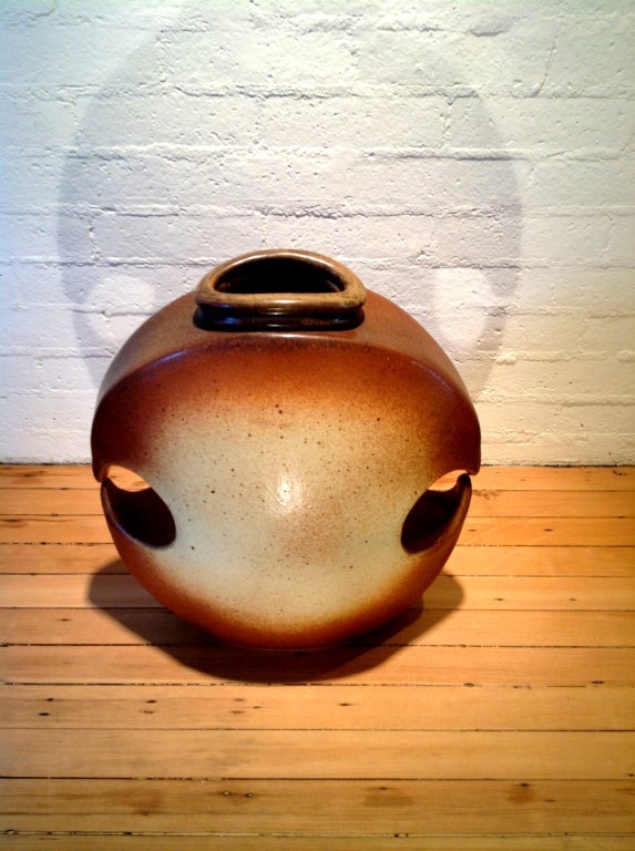 Una monumental vasija de Studio Pottery firmada Hammer Desconocido en venta