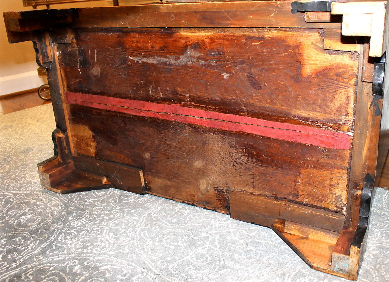 Early 18th Century English Queen Anne Chinoiserie Japanned Secretaire For Sale 1