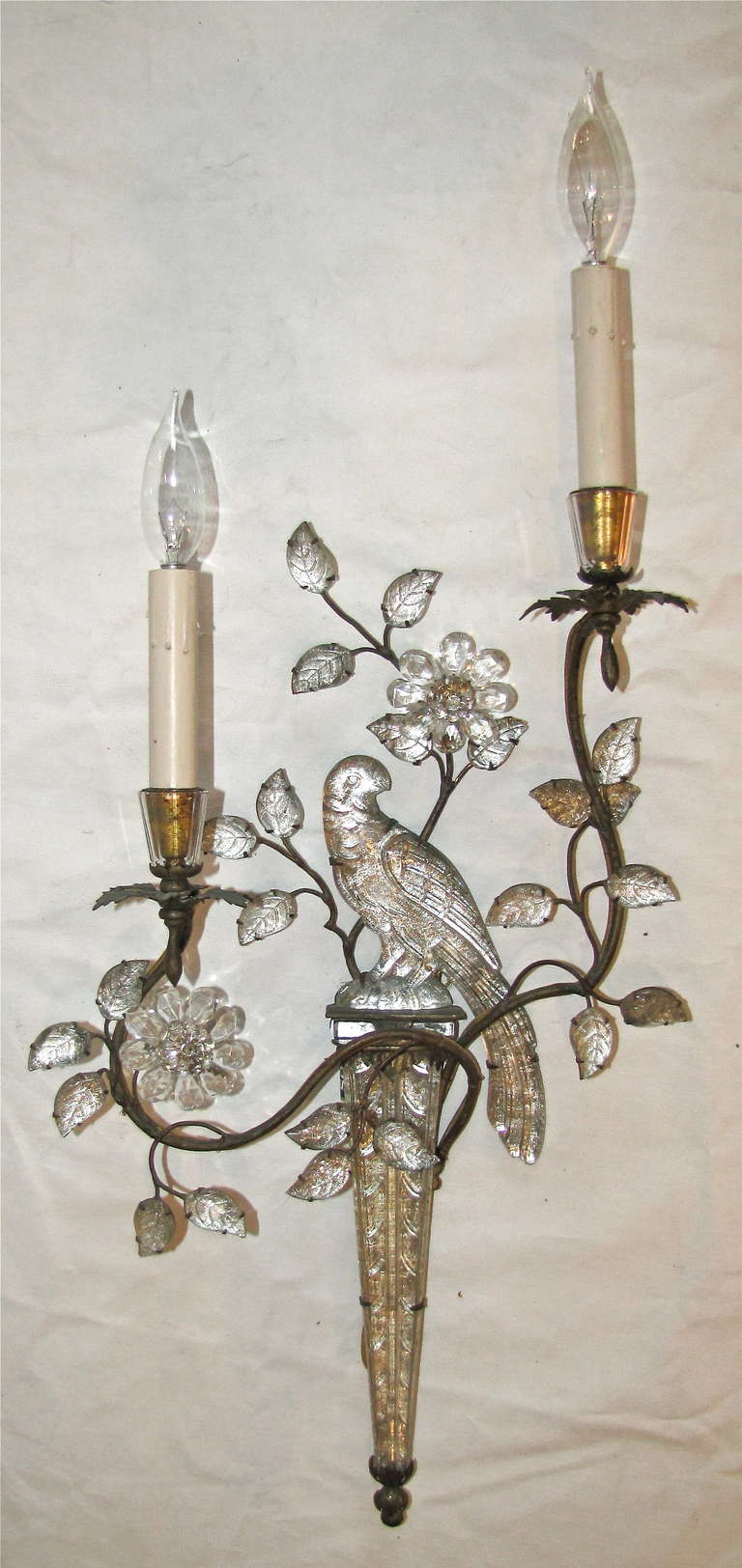 French Maison Bagues Crystal Parrot Single Sconce In Excellent Condition In Palm Springs, CA