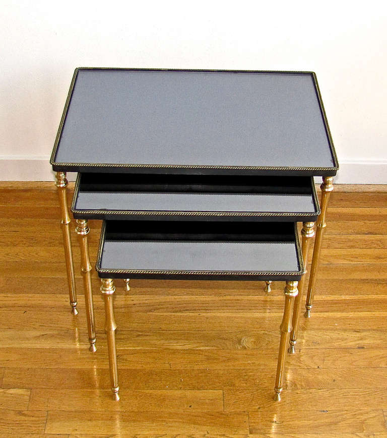 French Set 3 Brass Mirrored Top Nesting Tables In Good Condition In Palm Springs, CA