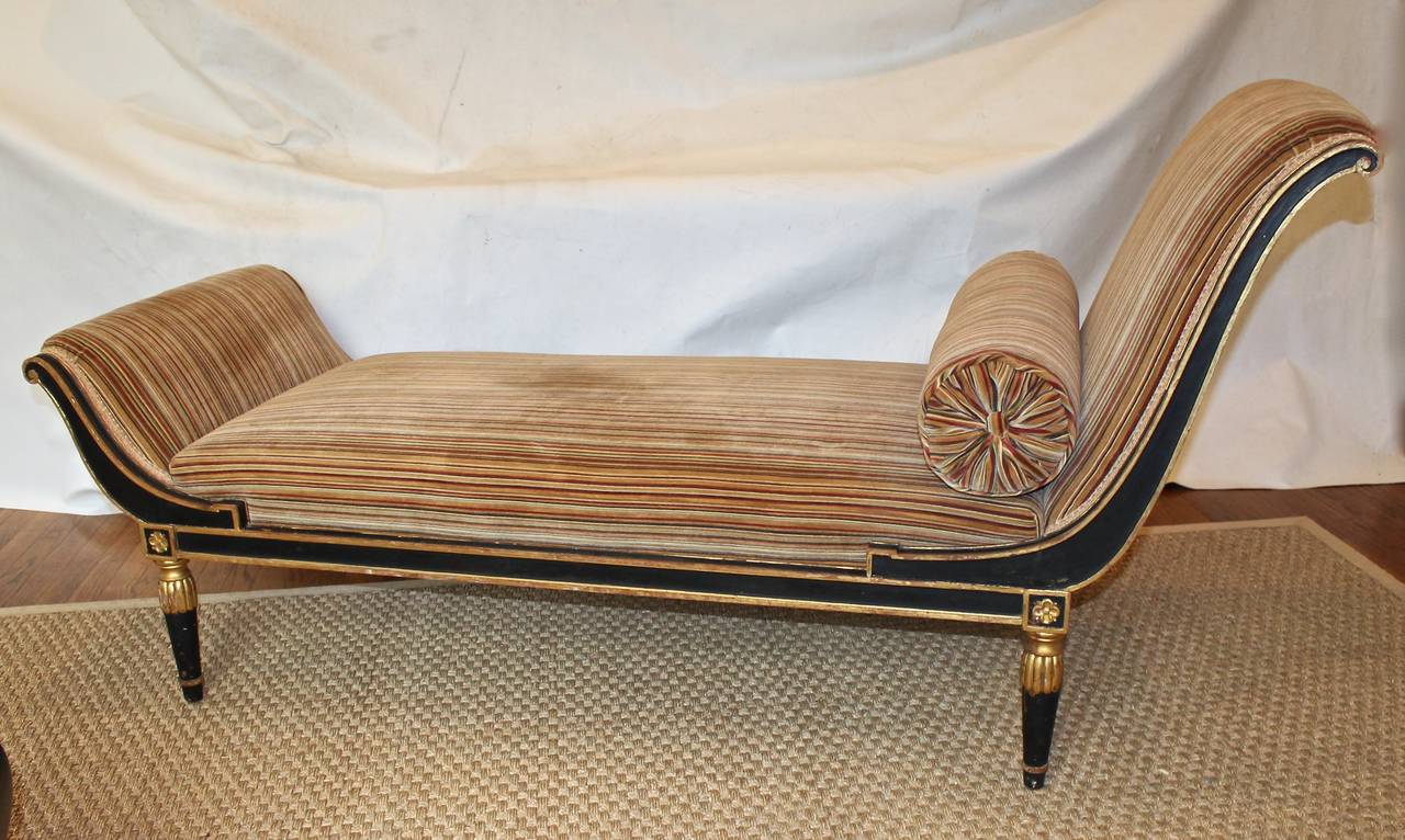 French Parcel Gilt Directoire Style Recamier or Chaise Longue In Good Condition In Palm Springs, CA