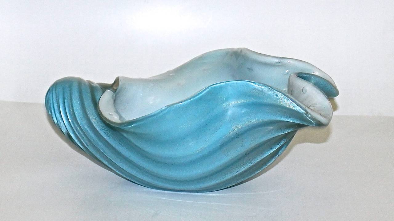 Large Murano Italian hand blown blue and white glass shell bowl or centerpiece by Alfredo Barbini. Inside has bullicante bubble design, outside has subtle gold aventurine.