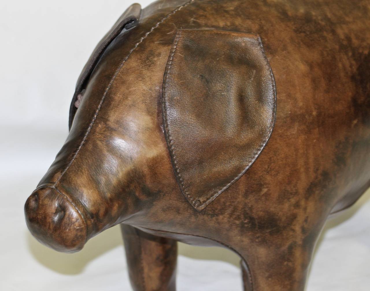 Omersa Leather Animal Pig Footstool for Abercrombie & Fitch In Excellent Condition In Palm Springs, CA