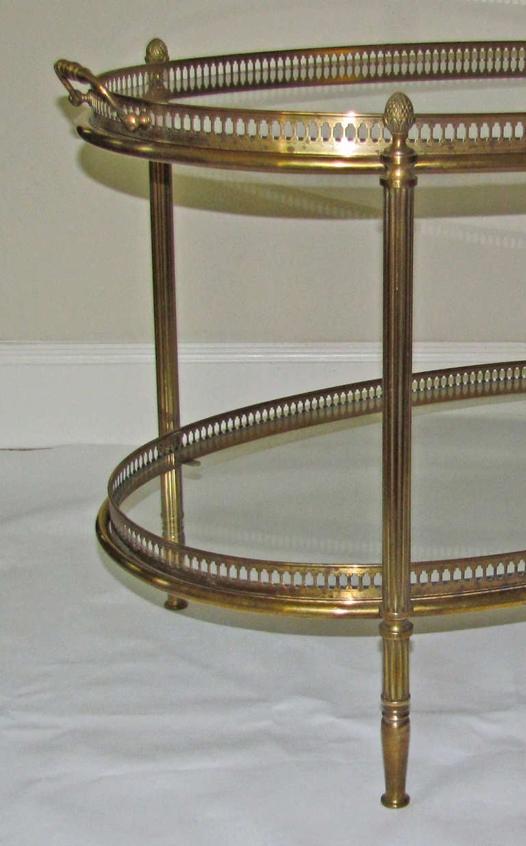French Brass Oval 2 Tier Side Table Removeable Tray In Excellent Condition In Palm Springs, CA