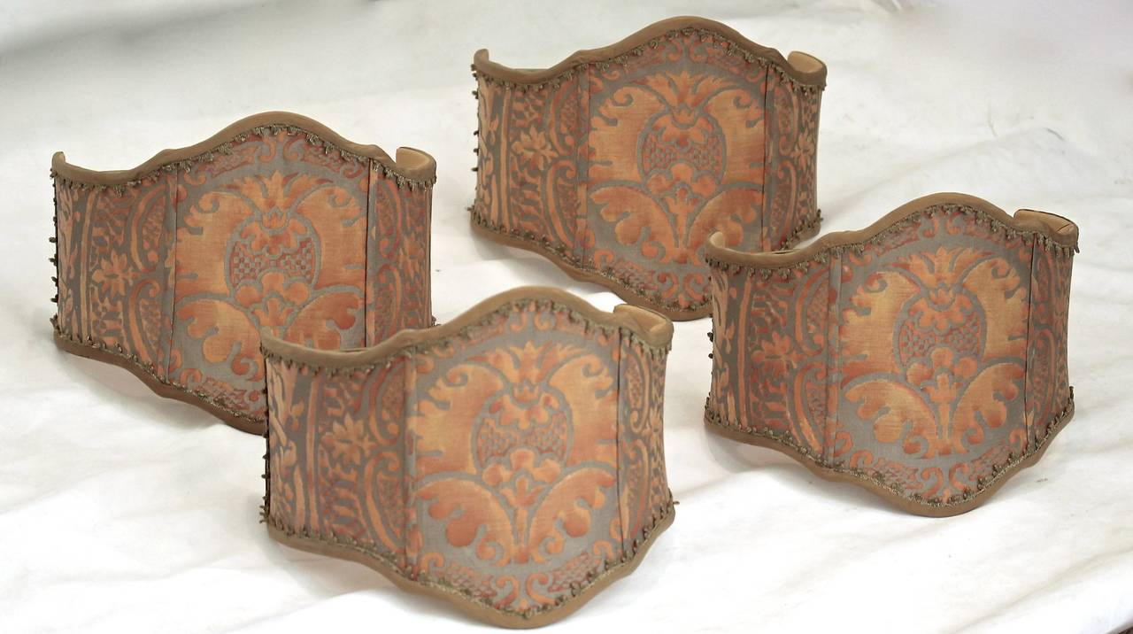Set Four Fortuny Fabric Orsini Lamp Shades For At 1stdibs Italian Set Four Fortuny Fabric