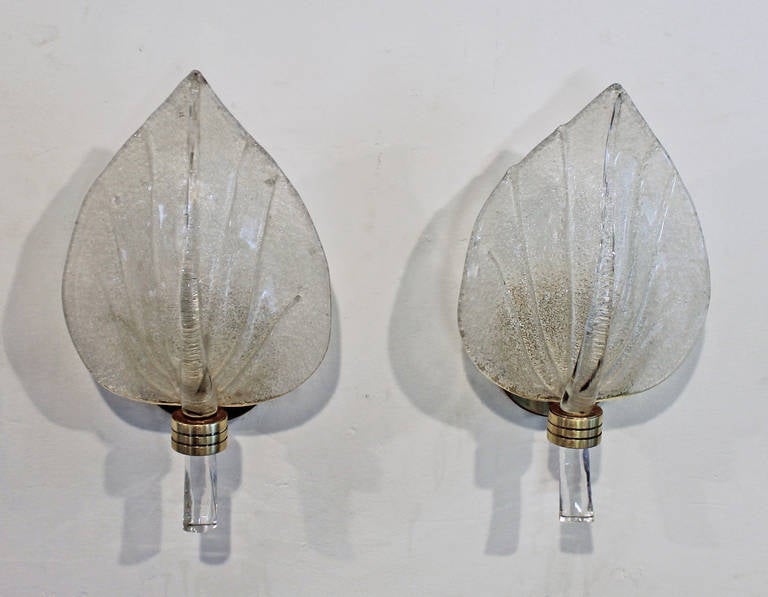 Pair of Barovier et Toso Murano handblown clear leaf wall sconces mounted on brass backplates. Reverse side of the glass in the 