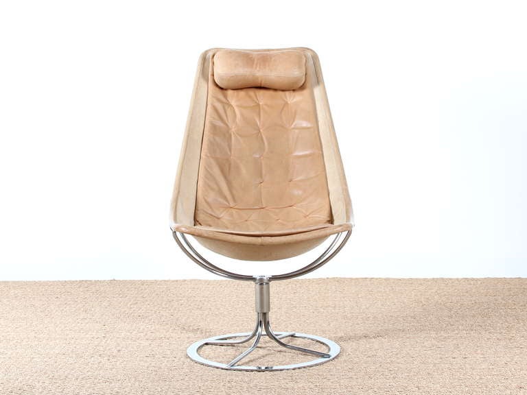 Jetson chair by Bruno Mathsson. Chromed steel frame, canvas seat cushion with leather upholstery. Swivel Stand.

Mathsson created the Jetson chair in 1966. 66 to 69 he worked in his development by adding armrests. In 1969, he presents the final