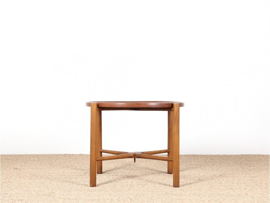 Danish Scandinavian round coffee table. Model AT 35 by Hans J Wegner.