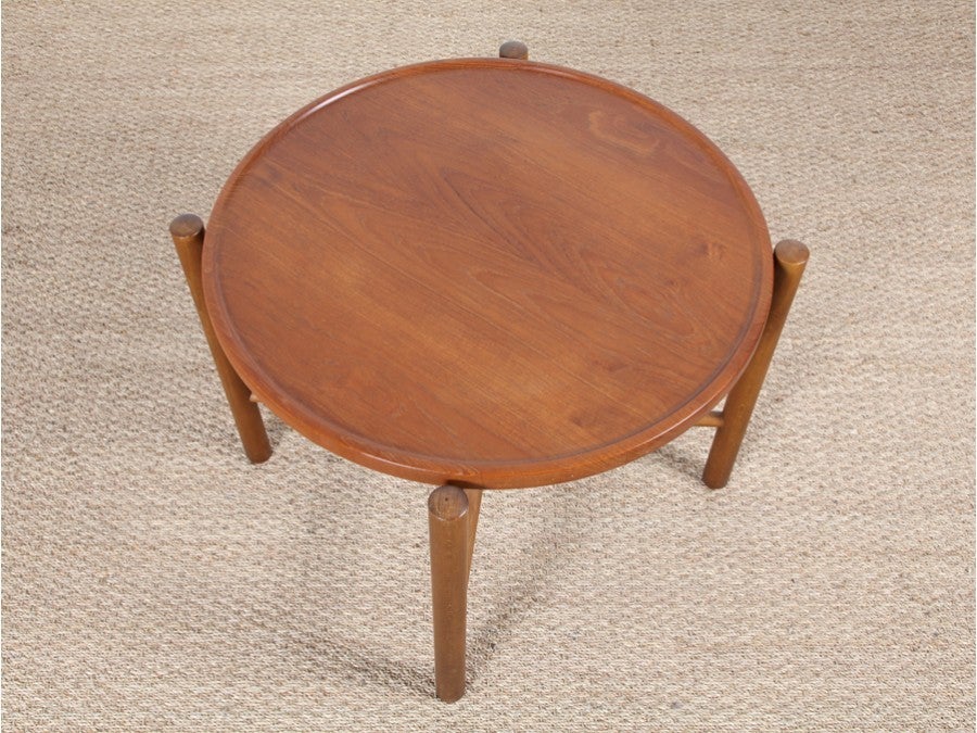 Teak Scandinavian round coffee table. Model AT 35 by Hans J Wegner.