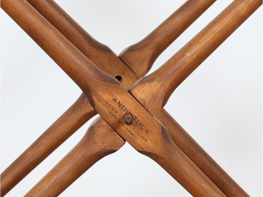 Scandinavian round coffee table. Model AT 35 by Hans J Wegner. 3