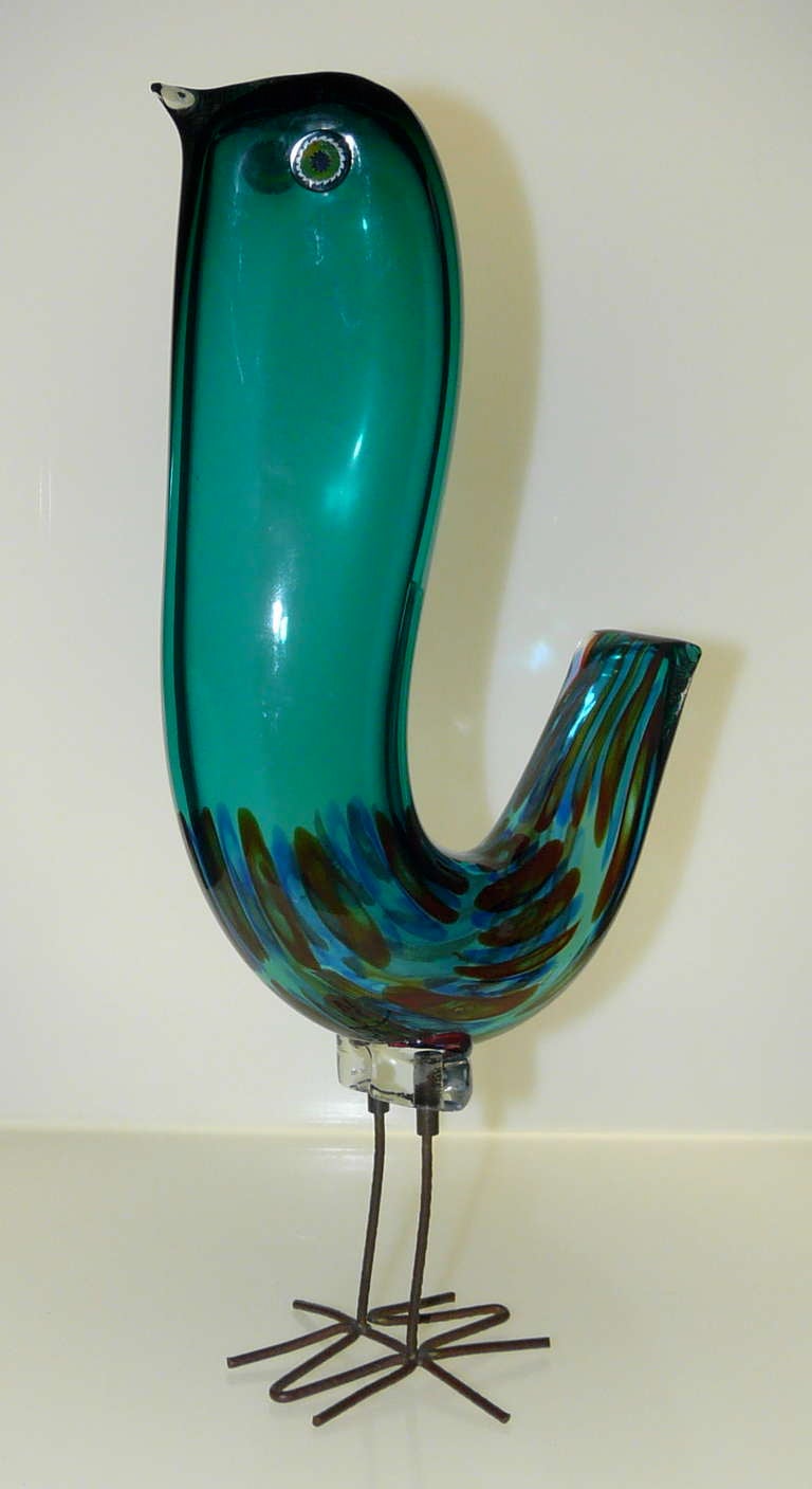 Rare hand blown glass bird by Alessandro Pianon for Vistosi.
The tool mark on the head is usual for this model(tall green one)
Original legs are in brass.