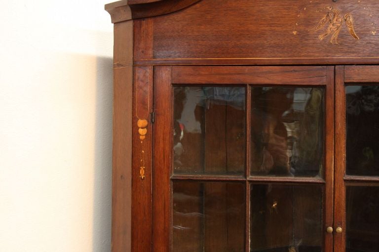 American Federal Period Corner Cabinet In Excellent Condition For Sale In Carson City, NV