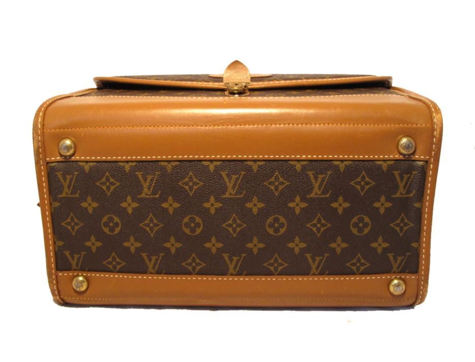 20th Century Louis Vuitton Shoulder Strap Cosmetic Case For Sale