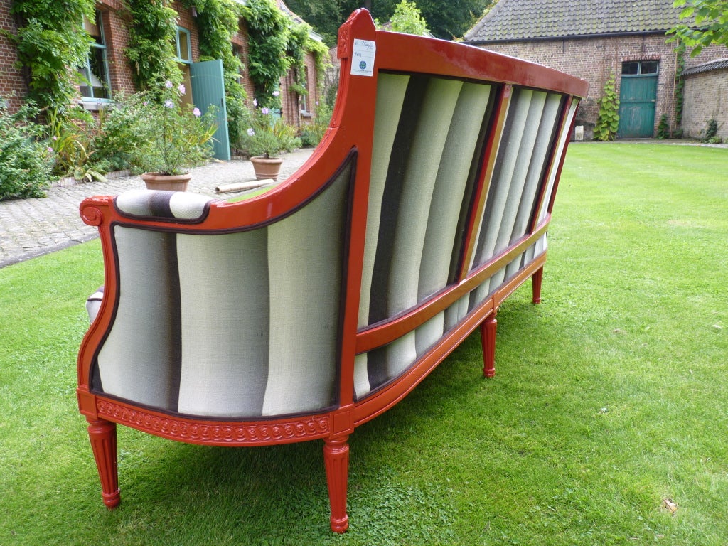 False Pair of French Red Lacquered Sofas Around 1920 In Excellent Condition For Sale In Sint-Kruis, BE