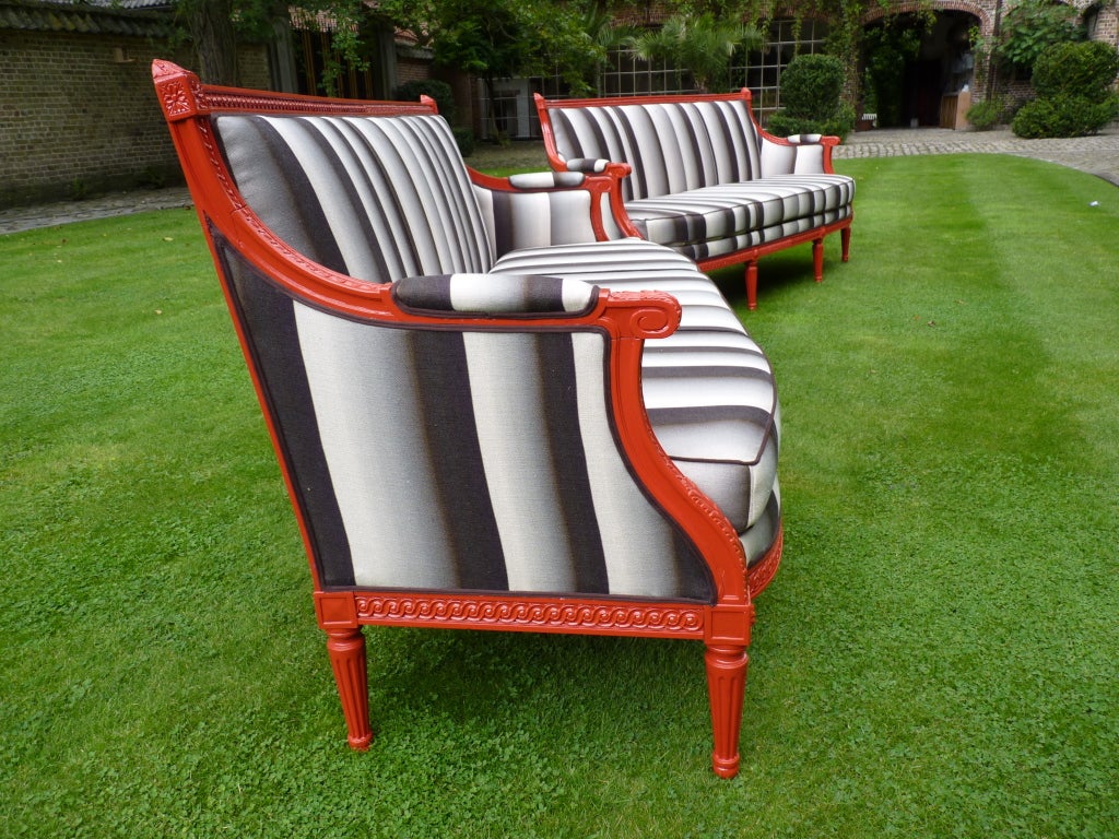 False Pair of French Red Lacquered Sofas Around 1920 For Sale 1