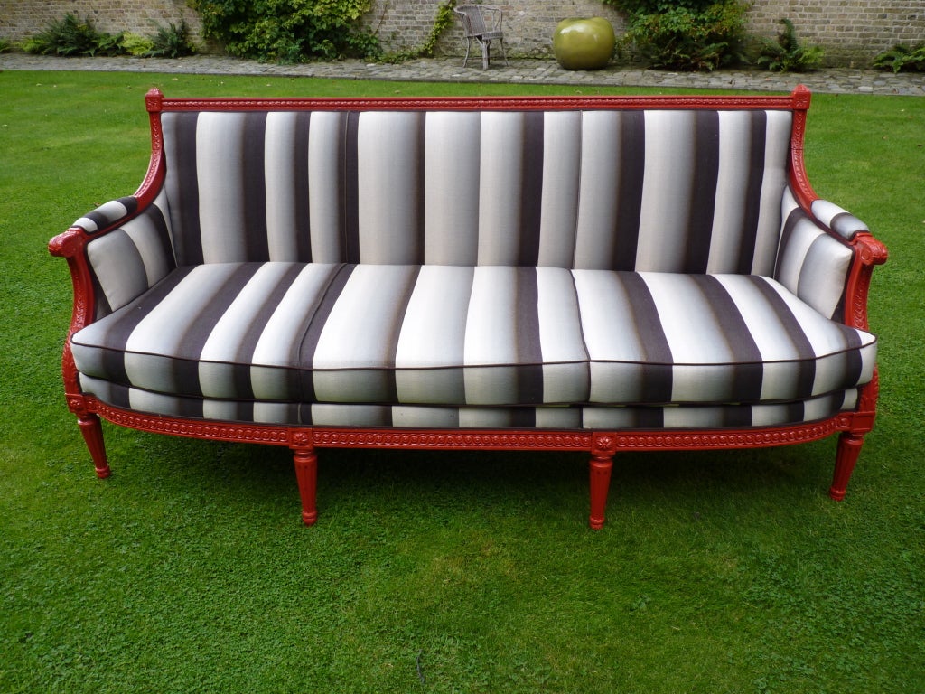 False Pair of French Red Lacquered Sofas Around 1920 For Sale 4