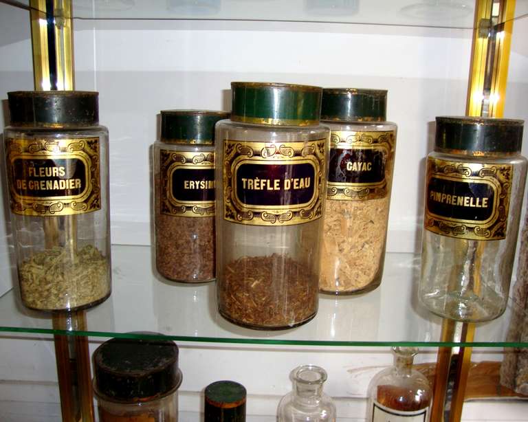Important Set of Pharmacy Jars of the Late Nineteenth Century 2