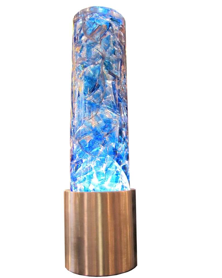 Two large columns in fractal resin with blue glass inclusions.
The brushed stainless steel base hides a lighting redone with LED spotlight.