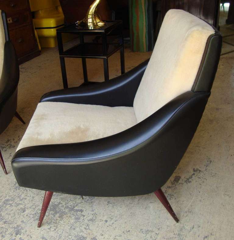 Two 1950's Italian armchairs In Excellent Condition In Paris, FR
